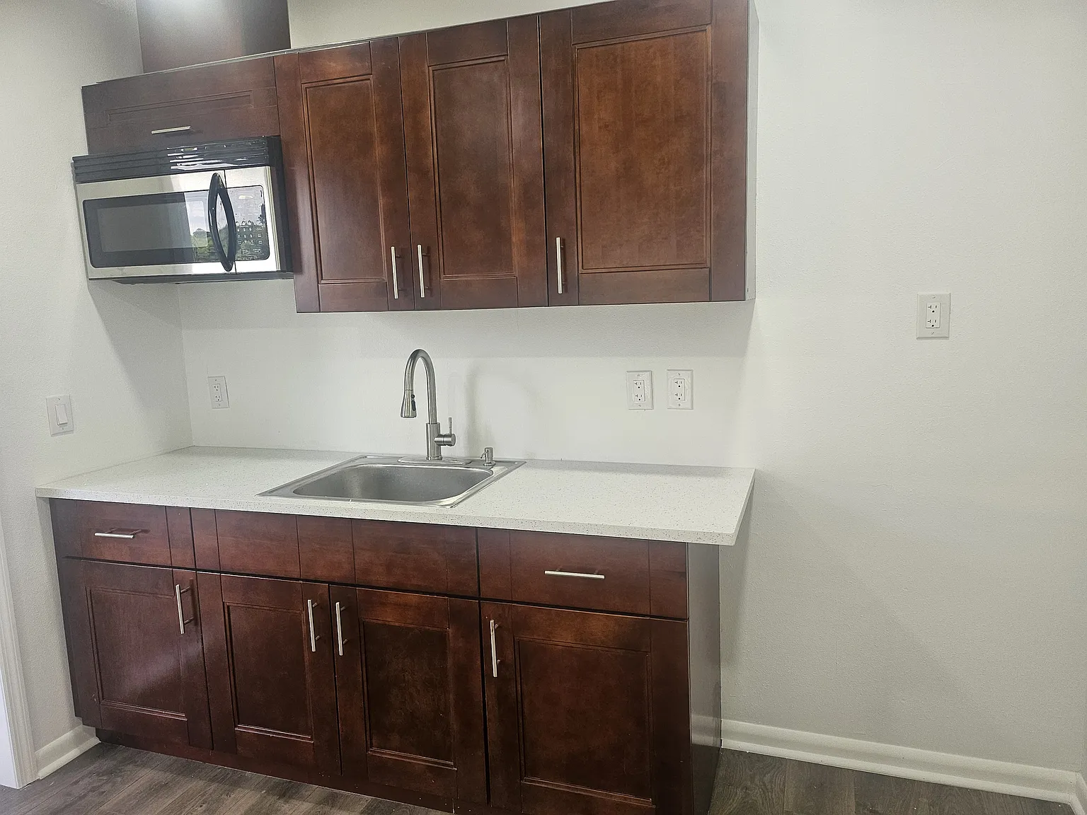 8267 Malvern Cir — Photo 3