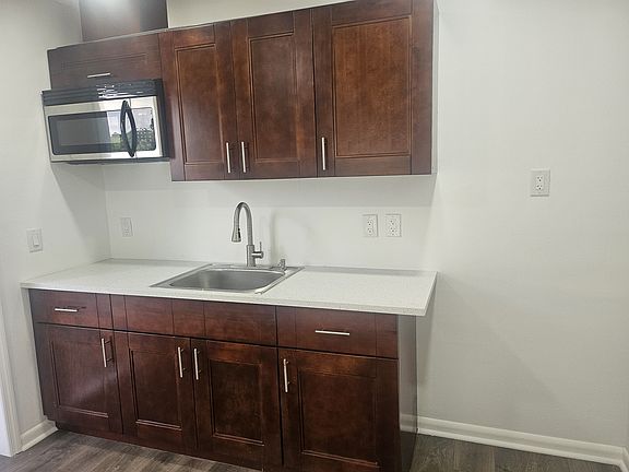 5th image of 8267 Malvern Cir #1