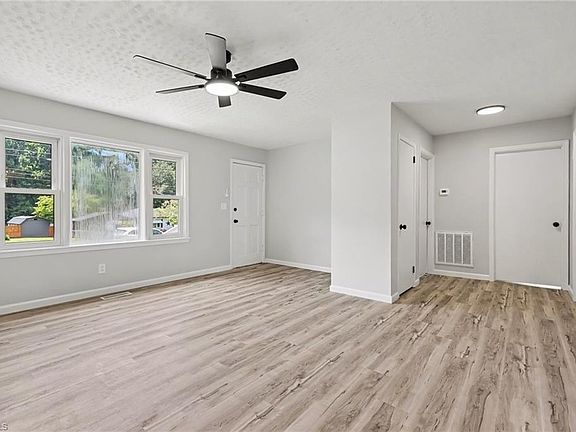 4th image of 3372 Beavercreek Rd