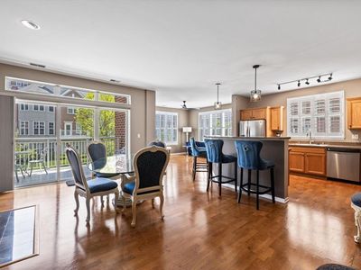 3872 South Lake DRIVE UNIT 204, Saint Francis, WI, 53235