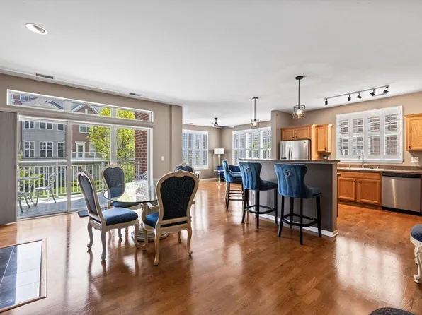 3872 South Lake DRIVE #204, Saint Francis, WI 53235