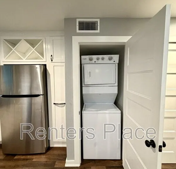 415 S Victor Ave #1 — Photo 5