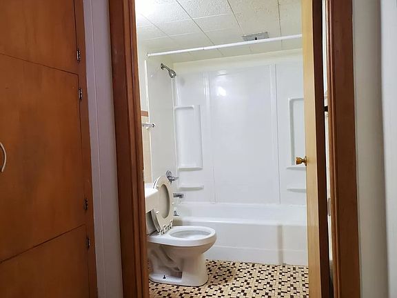 3rd image of 115 W Washington St #2