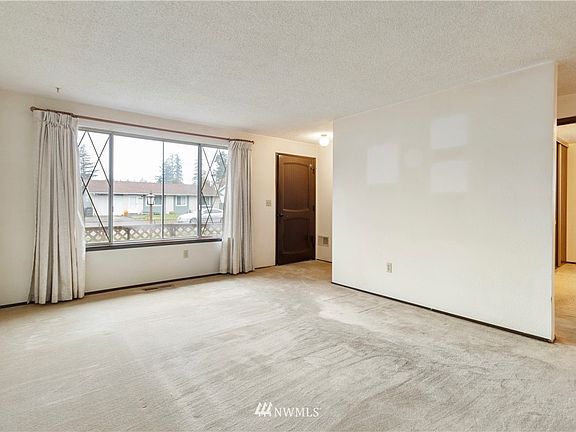 5th image of 15405 11th Avenue Ct E