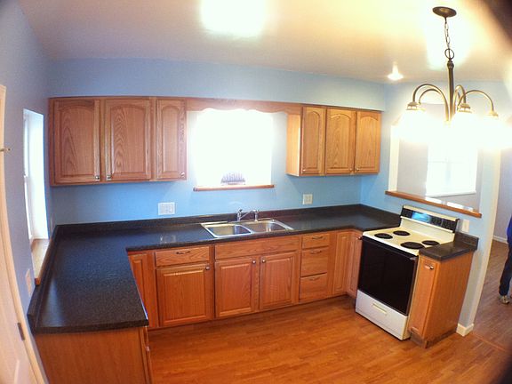 5th image of 31506 Lake St