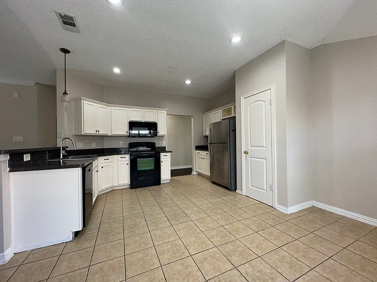 8399 Biscayne St — Photo 6