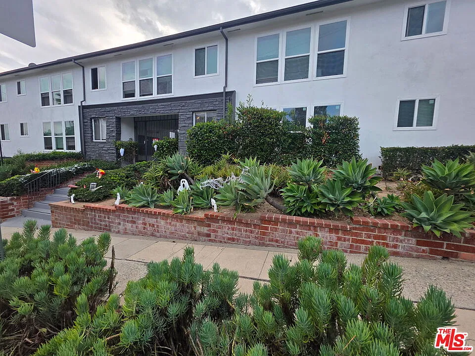 2005 Talmadge St #3