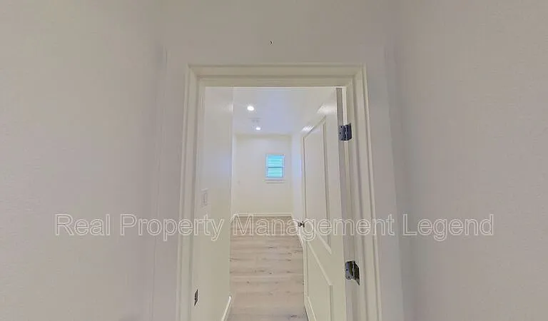 1009 Dubois St — Photo 15