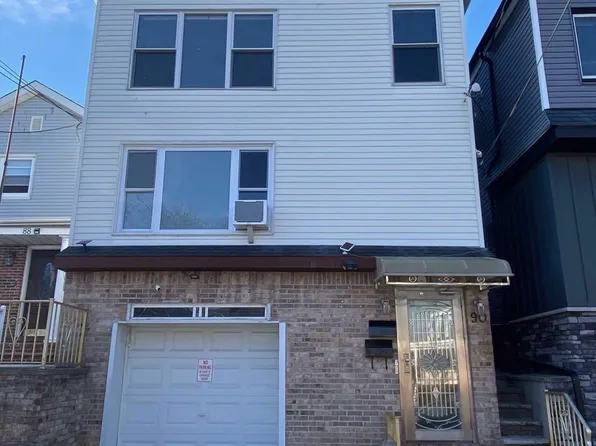 90 W 49th St, Bayonne, NJ 07002