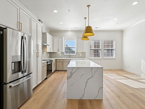 3rd image of 6044 E Lovers Ln APT 10109