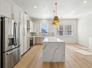 Perry Row, Dallas, TX 75206