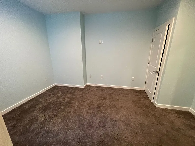 1411 W Thompson St — Photo 26