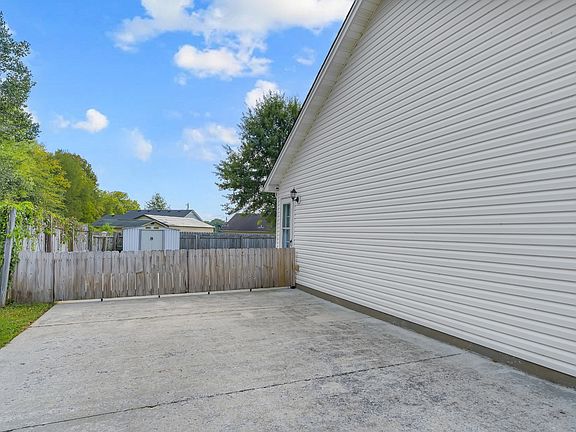 5th image of 143 Hendon Memorial Rd