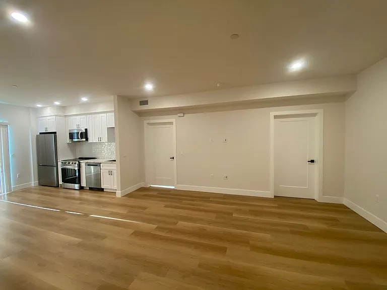 Pacific Heights II — Photo 26