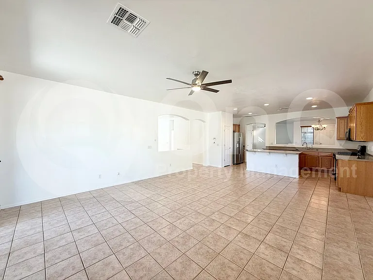 2135 E Grand Canyon Dr — Photo 7