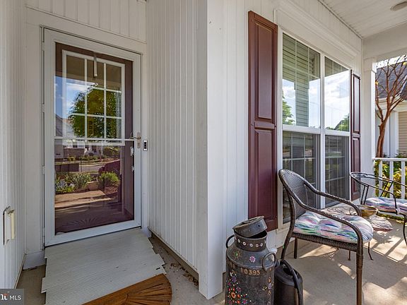 4th image of 6 Whaleback Ln