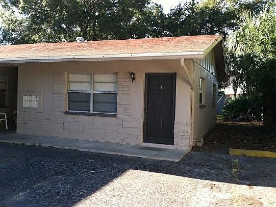 2nd image of 135 NE Madison Cir N APT 1