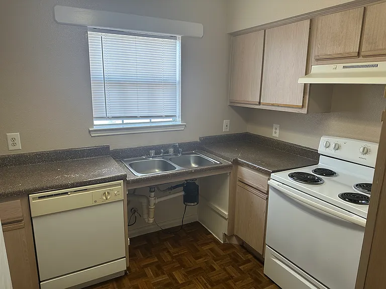Reed Parque Townhomes — Photo 33
