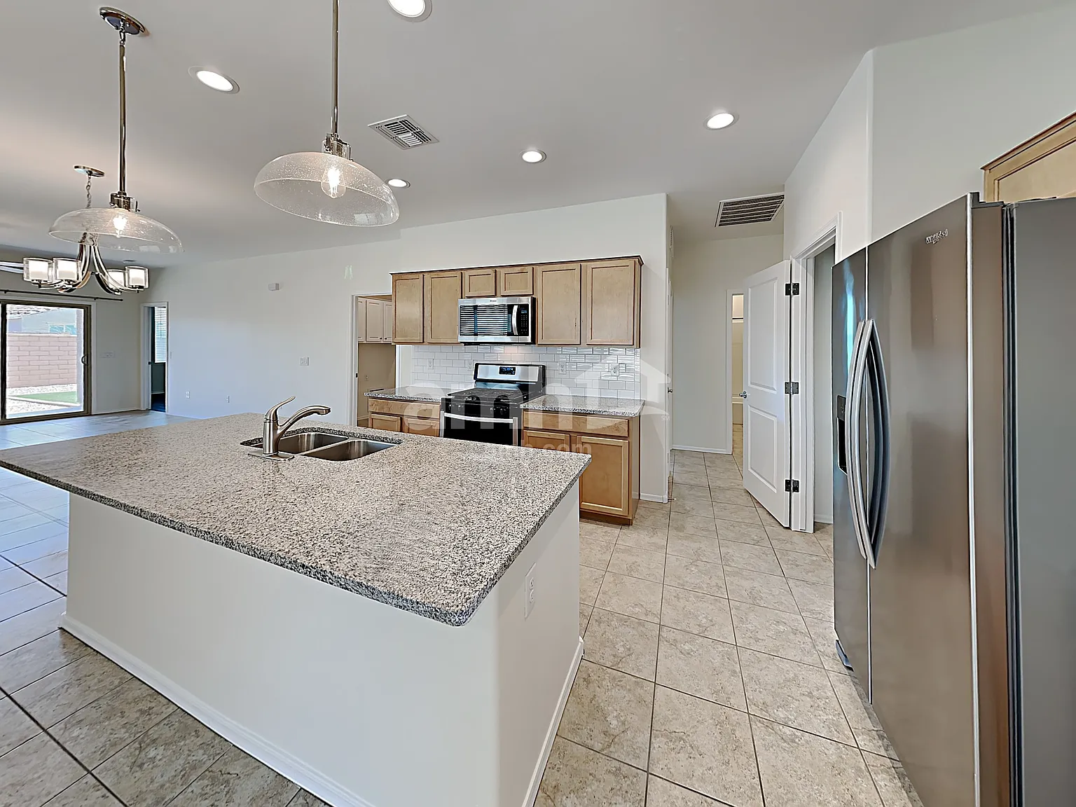3 bed, 2.0 bath, 1602 sqft, $2,010 — Photo 3