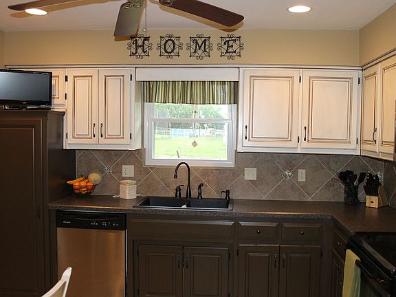 Updated Kitchen with new appliances (that stay!)
