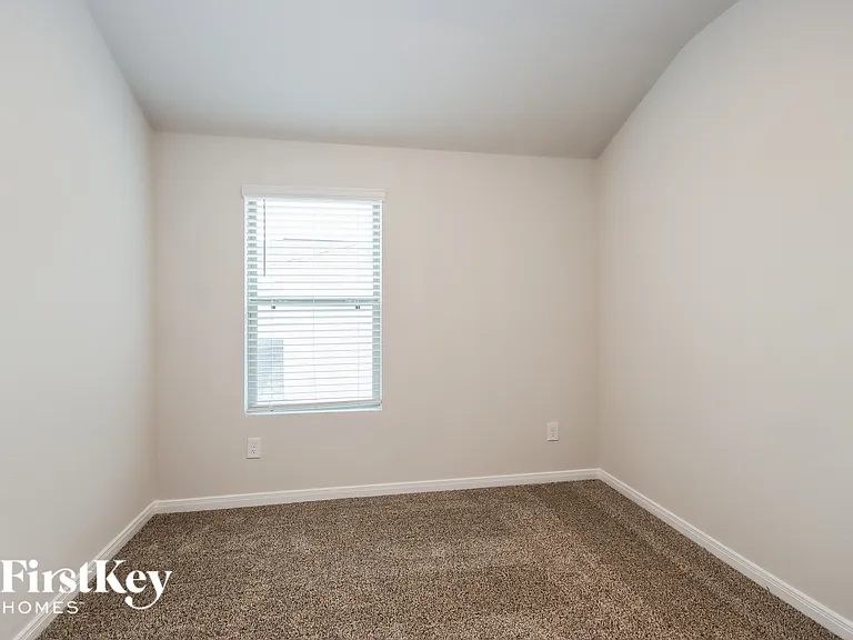 25597 Roy Rogers Rd — Photo 10