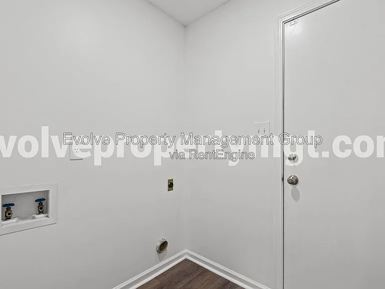 330 Bendigo Dr — Photo 13