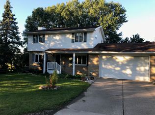 4383 Tanglewood Rd, Bettendorf, IA 52722