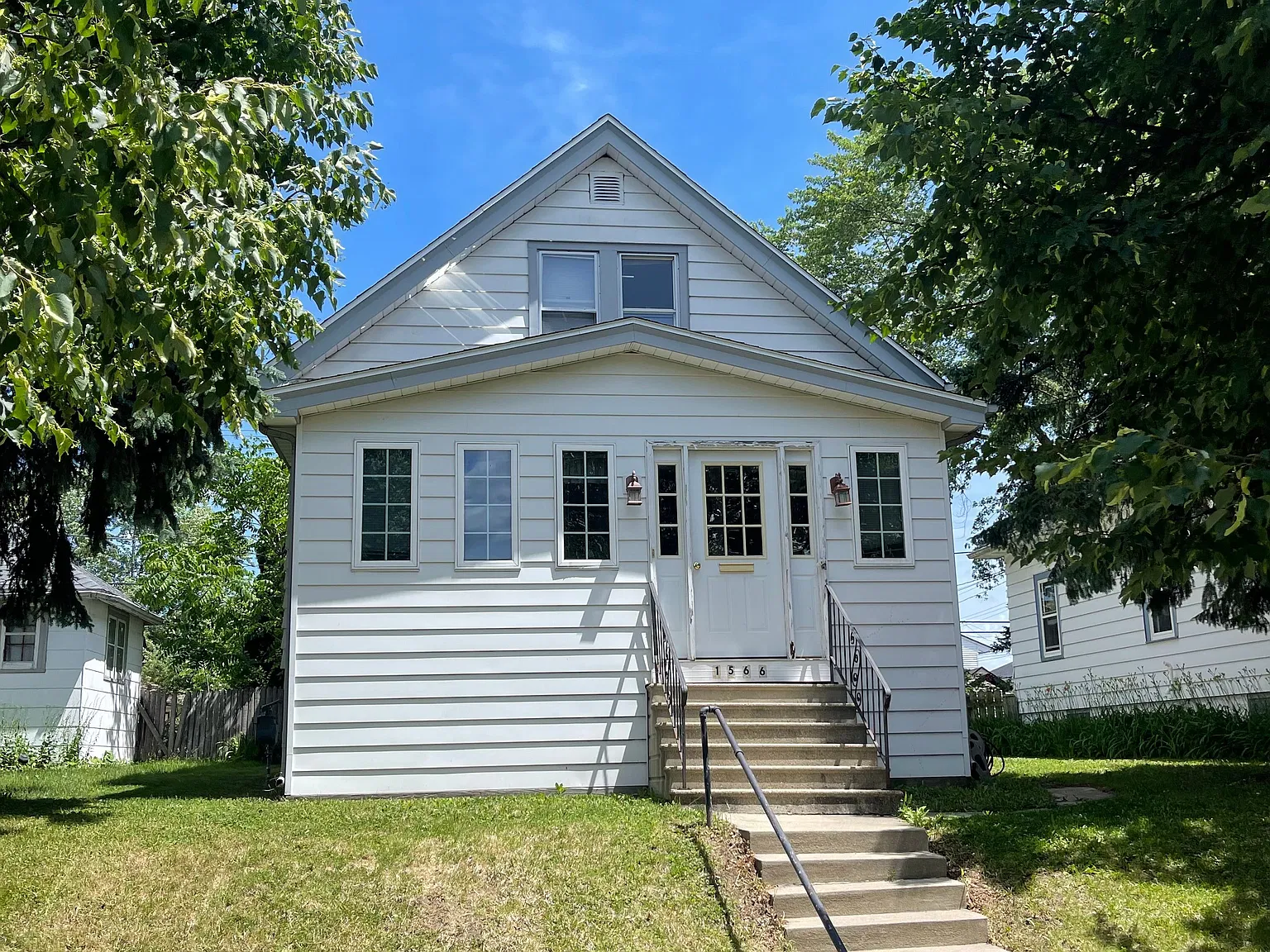 4 bed, 1.5 bath, 944 sqft, $1,950 — Photo 1