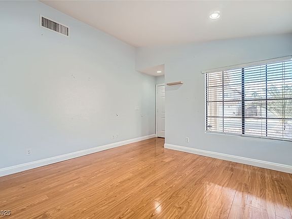 5th image of 4688 Belshire Dr
