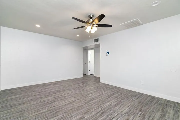 2436 Amelia living room 1_01252022