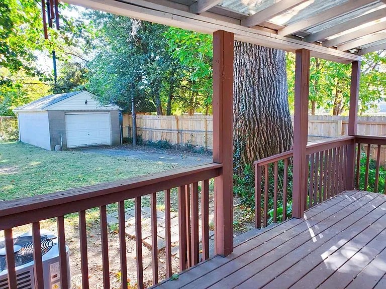 2429 Sherry Rd — Photo 4
