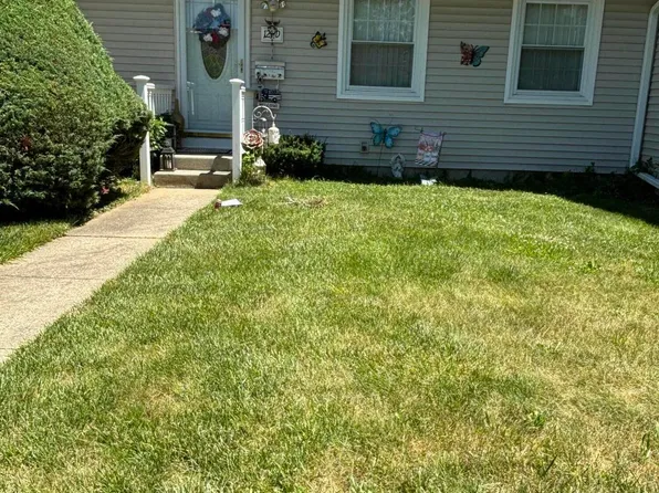 121 Muhlen Platz #D/1000, Freehold, NJ 07728