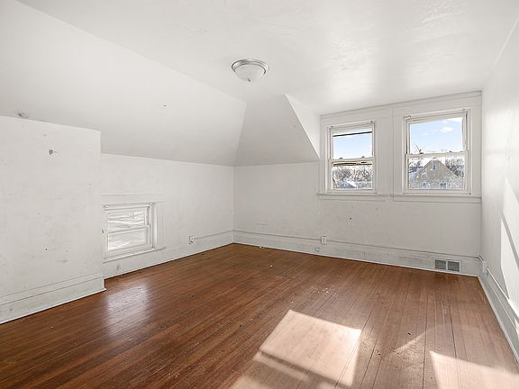 5th image of 1295 E Merchant St