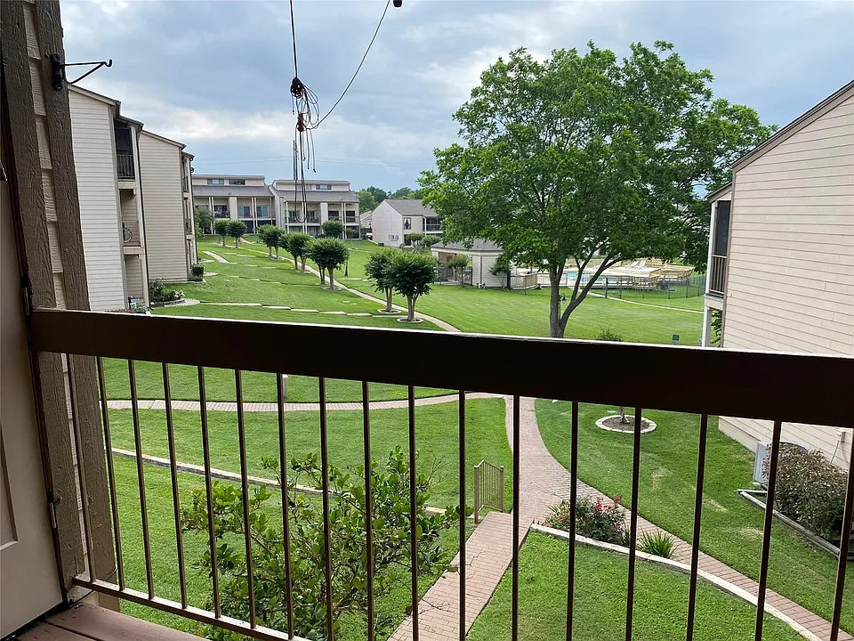 204 E Lakeview Ter