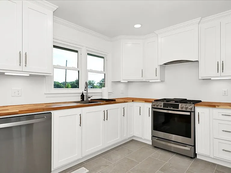 810 7th Ave S #E — Photo 6