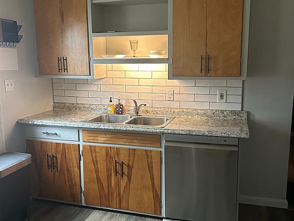 4th image of 1657 Rhoda Ave