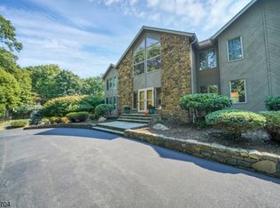 2 Reger Rd, Flanders, NJ 07836