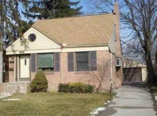 2000 Oxford Rd, Grosse Pointe Woods, MI 48236