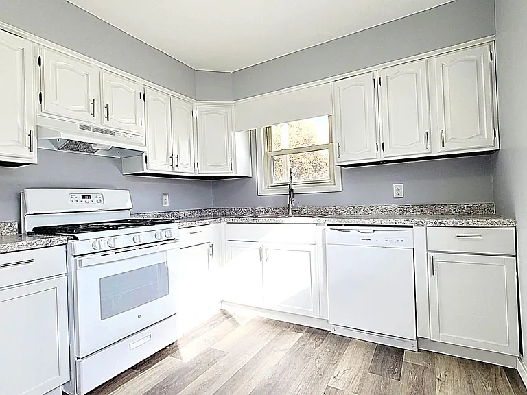 805 Reddick St — Photo 7