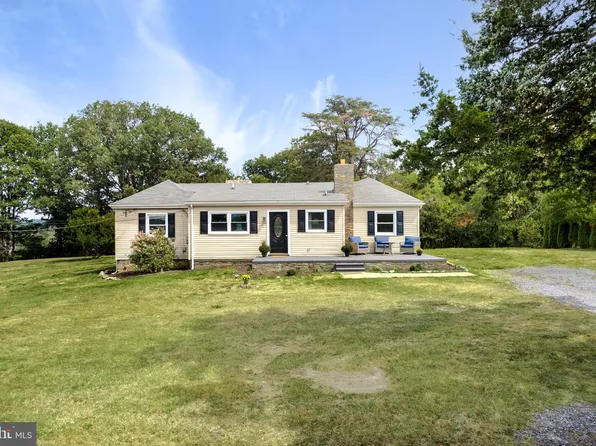 827 W 16th St, Front Royal, VA 22630