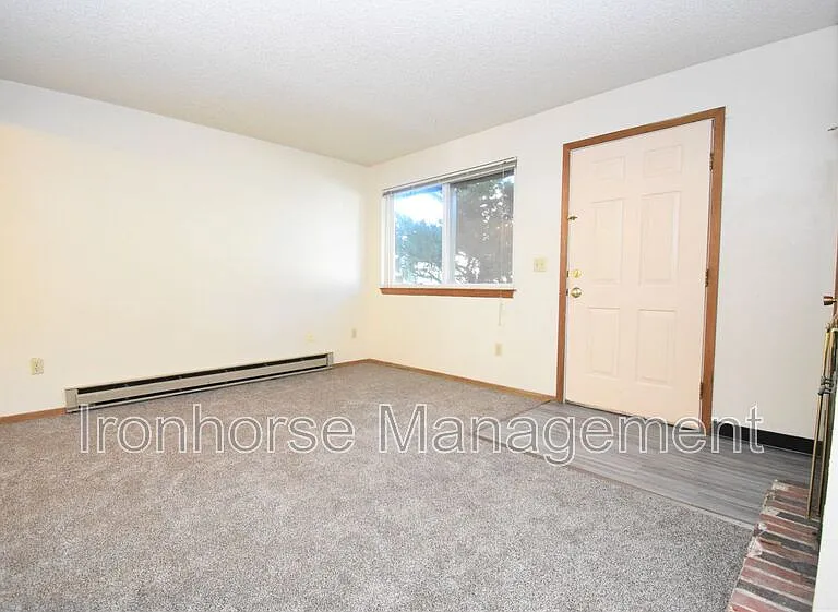 8 Hoffman Dr #1 — Photo 4