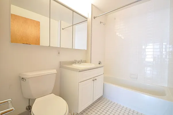 Rented by Lisa Management | media 15