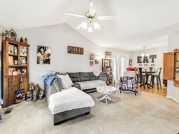 4th image of 402 Wilkinson Ln