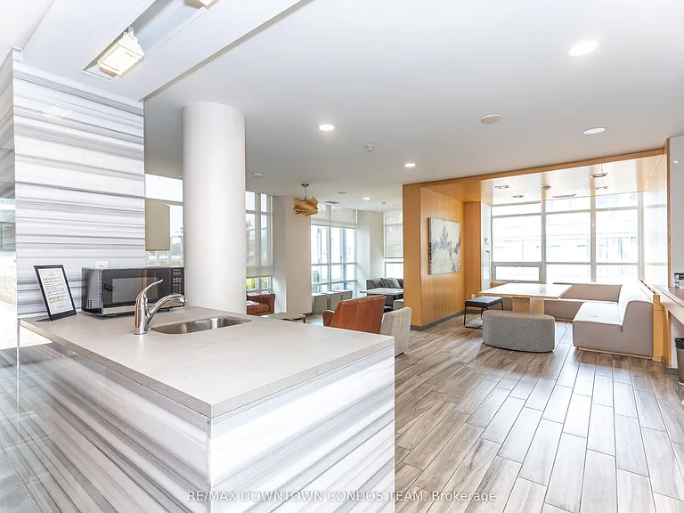 15 Bruyeres Mews #1311 — Photo 38