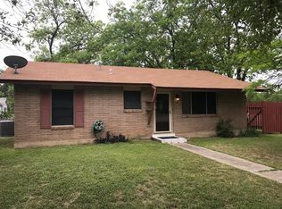 319 W Sabinal St, Uvalde, TX 78801