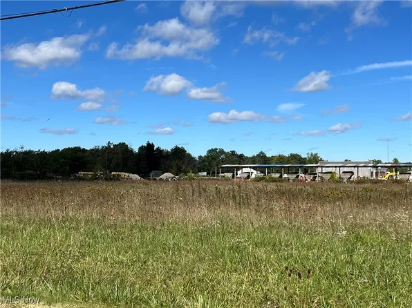 E Cedar St, Jefferson, OH 44047