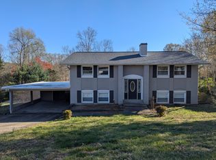 1049 17th Ave NW, Hickory, NC 28601