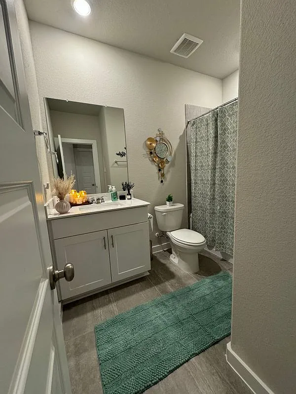 3 bed, 2.0 bath, 1616 sqft, $2,700 — Photo 2