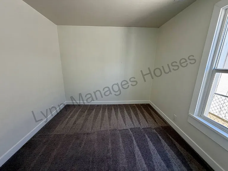 1010 W 20th St — Photo 7