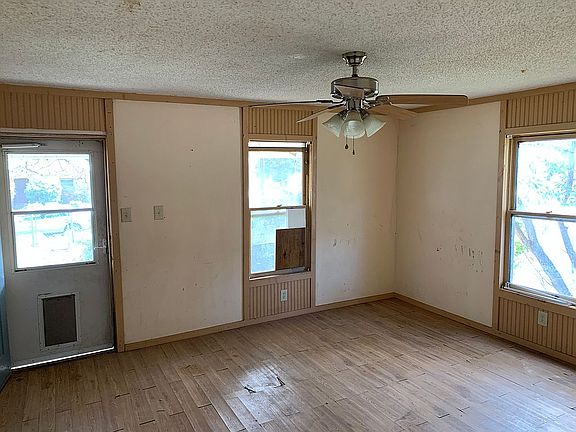 4th image of 300 Eugenia St